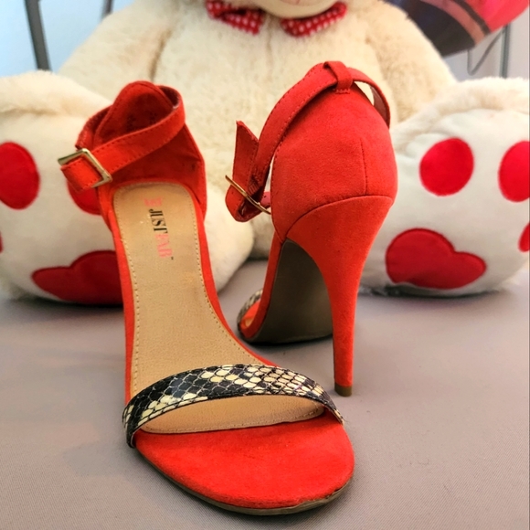 High 👠 shoes with ankle straps - Picture 1 of 4